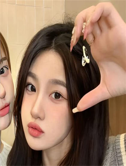 《欢迎来到博尔德》叙事手法解析：时间线安排与视角切换技巧探讨